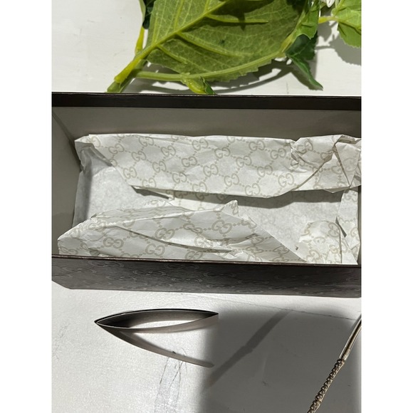 Gucci Women's Polarized Sunglasses Black Frame Gold Detail Designer Eyewear - Picture 6 of 9